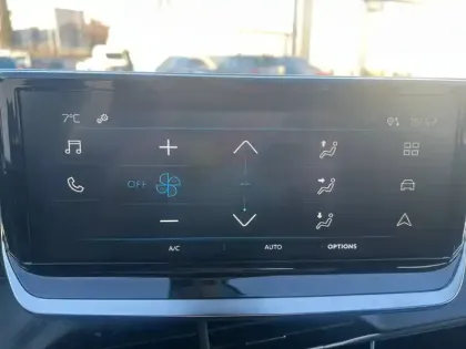 Photo 45 Peugeot 2008  PureTech 100 S&S BVM6