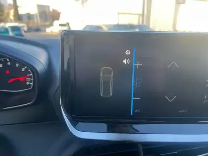 Photo 46 Peugeot 2008  PureTech 100 S&S BVM6