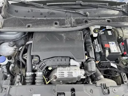 Photo 28 Peugeot 208  PureTech 100 S&S BVM6