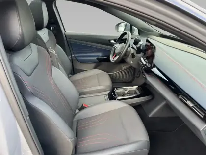 Photo 10 Volkswagen Id.5  299 ch GTX