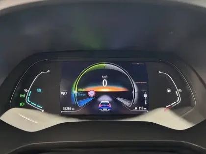 Photo 16 Renault Captur  E-Tech full hybrid 145