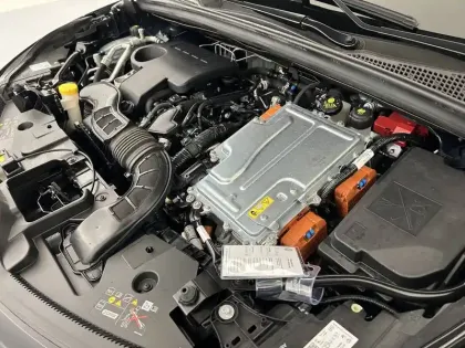 Photo 20 Renault Captur  E-Tech full hybrid 145