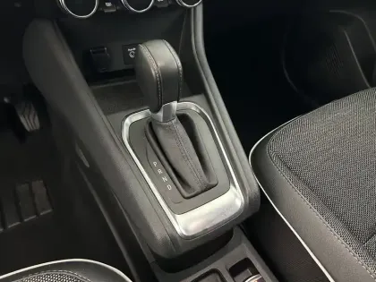 Photo 16 Renault Captur  TCe 140 EDC - 21