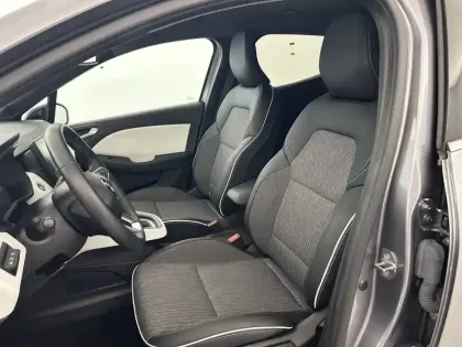 Photo 17 Renault Clio  E-Tech full hybrid 145