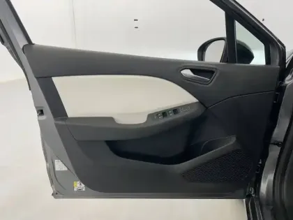 Photo 19 Renault Clio  E-Tech full hybrid 145