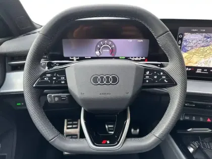 Photo 15 Audi Q3  TFSI 150 ch Hybride S tronic 7