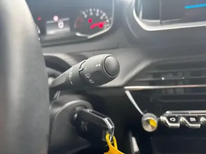 Photo 17 Peugeot 208  PureTech 75 S&S BVM5 Style