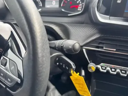 Photo 17 Peugeot 208  PureTech 75 S&S BVM5 Style