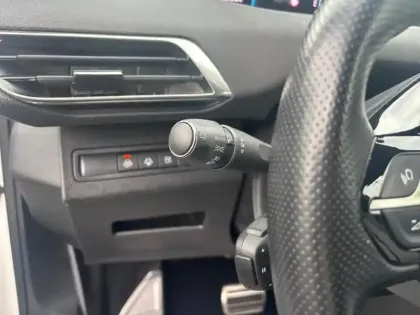 Photo 16 Peugeot 3008  Hybrid 225 e-EAT8 GT