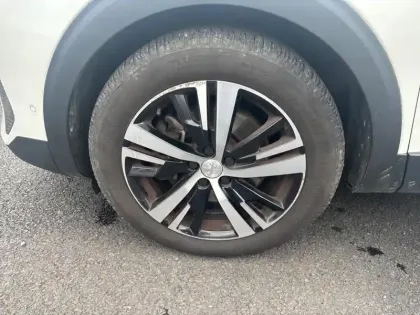 Photo 14 Peugeot 3008  Hybrid 225 e-EAT8 GT