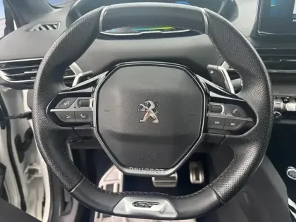 Photo 11 Peugeot 3008  Hybrid 225 e-EAT8 GT