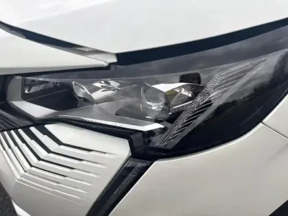 Photo 13 Peugeot 3008  Hybrid 225 e-EAT8 GT