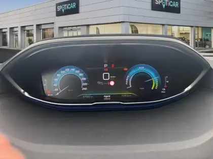 Photo 20 Peugeot 3008  Hybrid 225 e-EAT8 GT