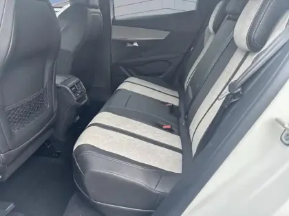 Photo 22 Peugeot 3008  Hybrid 225 e-EAT8 GT