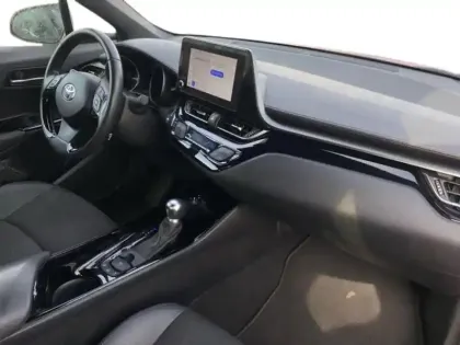 Photo 8 Toyota C-HR  2.0 Hybride 184ch Design Ultimate E-CVT