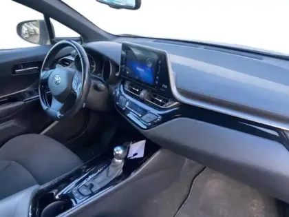 Photo 8 Toyota C-HR  122h Graphic 2WD E-CVT