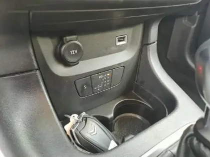 Photo 13 Citroën C3  1.2 PureTech 110ch S&S Shine EAT6