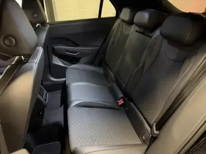 Photo 9 Volkswagen T-roc  1.5 eTSI 150ch R-Line DSG7