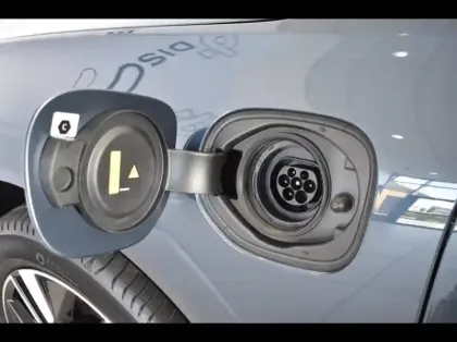 Photo 13 Volvo Xc60  T6 Hybride Rechargeable 253 + 145ch Plus Style Dark Geartronic 8 AWD