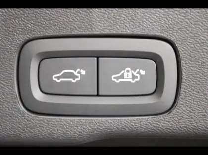 Photo 11 Volvo Xc60  T6 Hybride Rechargeable 253 + 145ch Plus Style Dark Geartronic 8 AWD