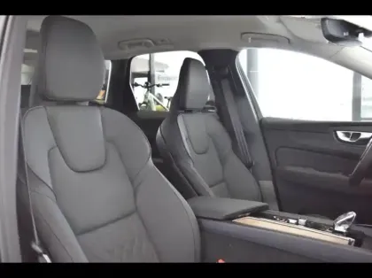 Photo 7 Volvo Xc60  T6 Hybride Rechargeable 253 + 145ch Plus Style Dark Geartronic 8 AWD