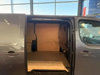 Photo 9 Peugeot Expert  Fg M 2.0 BlueHDi 180ch S&S Pack Asphalt EAT8