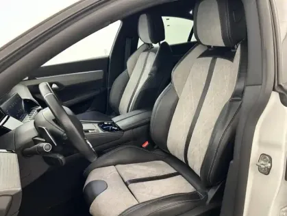 Photo 40 Peugeot 508 HYBRID 225ch GT e-EAT8 Suréquipé