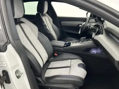 Photo 53 Peugeot 508 HYBRID 225ch GT e-EAT8 Suréquipé