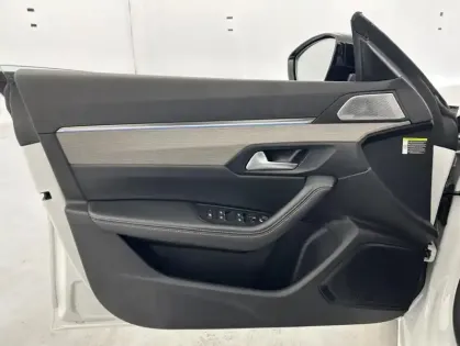 Photo 39 Peugeot 508 HYBRID 225ch GT e-EAT8 Suréquipé