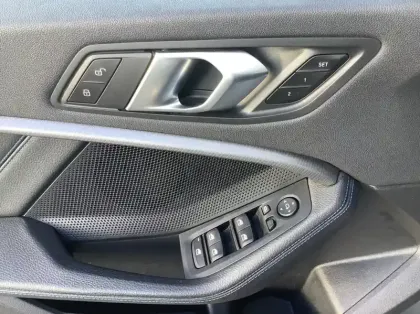 Photo 16 BMW Serie 1 F40 118d 150 ch BVA8 M Sport