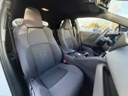 Photo 8 Toyota C-HR 1.8 Hybride 140 Design NG 14