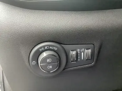 Photo 26 Jeep Compass 1.5 Turbo T4 130 ch e-Hybrid BVR7 S