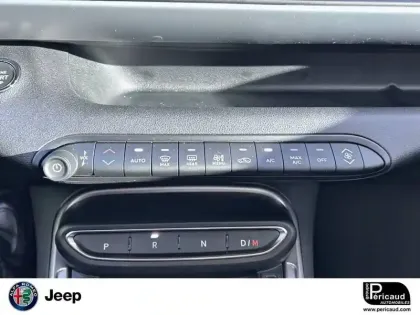 Photo 12 Jeep Avenger  1.2 Turbo T3 110 ch e-Hybrid BVR6