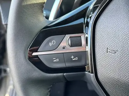 Photo 18 Peugeot 208  Hybrid 110 e-DCS6