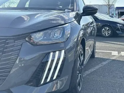 Photo 15 Peugeot 208  Hybrid 110 e-DCS6