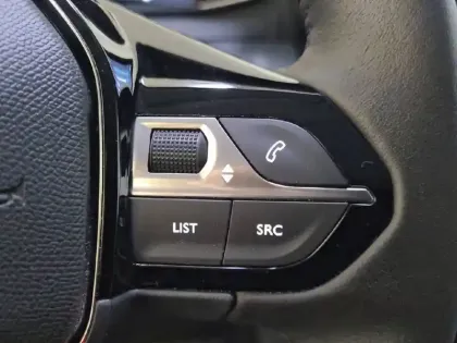 Photo 28 Peugeot 208  PureTech 100 S&S BVM6