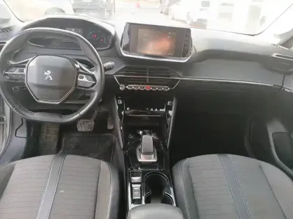 Photo 10 Peugeot 208  Electrique 50 kWh 136ch