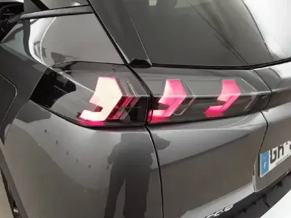 Photo 37 Peugeot 2008  PureTech 130 S&S BVM6