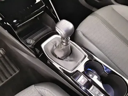 Photo 34 Peugeot 2008  PureTech 130 S&S BVM6