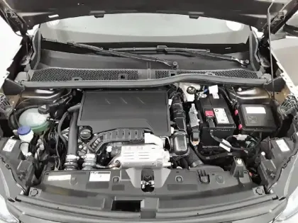 Photo 62 Peugeot 2008  PureTech 130 S&S BVM6