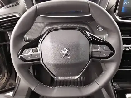 Photo 29 Peugeot 2008  PureTech 130 S&S BVM6