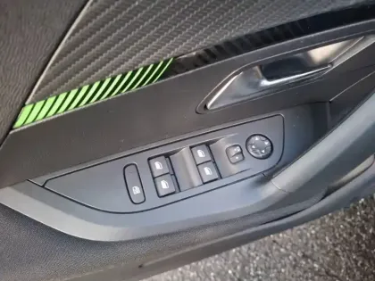 Photo 14 Peugeot 2008  PureTech 100 S&S BVM6