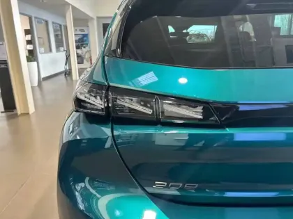 Photo 16 Peugeot 308  Hybrid 145 e-DCS6