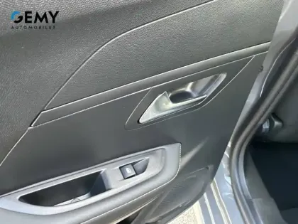 Photo 33 Peugeot 208  Electrique 54 kWh 156ch