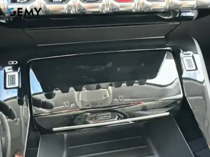 Photo 32 Peugeot 208  Electrique 54 kWh 156ch