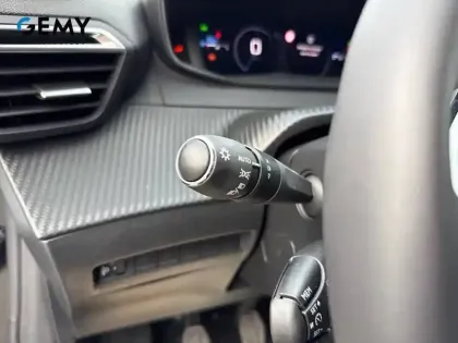 Photo 15 Peugeot 208  PureTech 100 S&S BVM6