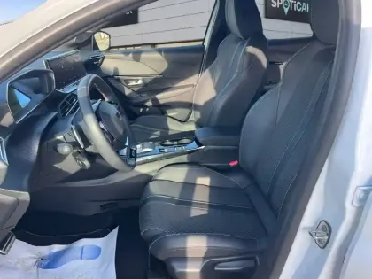 Photo 8 Peugeot 208  Hybrid 136 e-DCS6