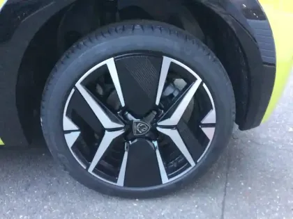 Photo 34 Peugeot 208  Hybrid 145 e-DCS6