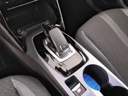 Photo 13 Peugeot 2008  PureTech 130 S&S EAT8