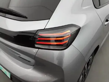 Photo 16 Peugeot 208  Hybrid 110 e-DCS6